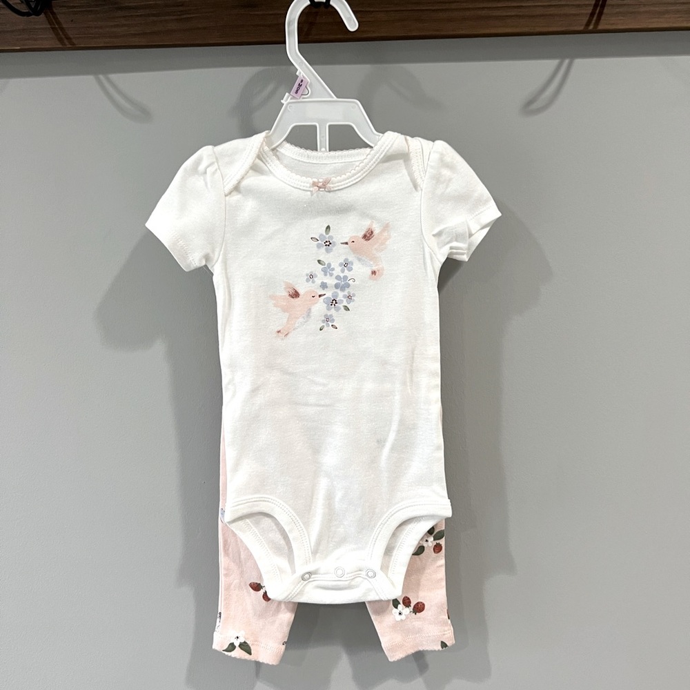 CARTERS 9 MONTH ONESIE & PANTS SET- NEVER WORN